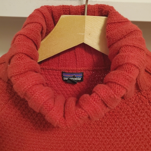 Patagonia turtleneck long sleeves sweater. Knit. Ribbed on neck. Red. Size L. - Picture 4 of 11